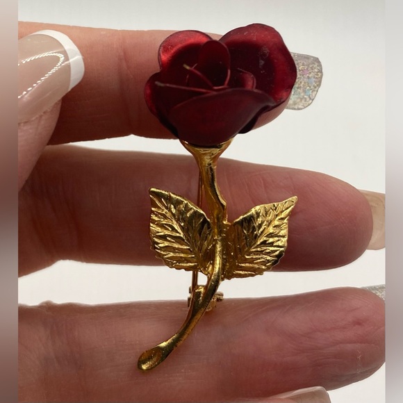GIOVANNI ROSE FLOWER GOLD TONE RED PIN BROOCH Vintage - Picture 4 of 10